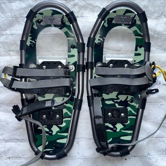 EUC Yukon Charlie’s Youth 7 x 16 Green Camo Aluminum SnowShoes - Picture 1 of 12